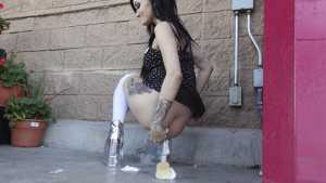 bratty-bella-public-sploshing_24.jpg