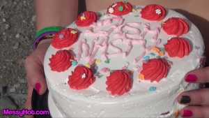 cash-nasty-makes-a-mess-in-the-desert_8.