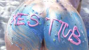 douxx-spectre-goth-sploshing-in-the-dese