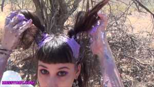 douxx-spectre-goth-sploshing-in-the-dese