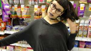 douxx-spectre-goth-sploshing-in-the-dese