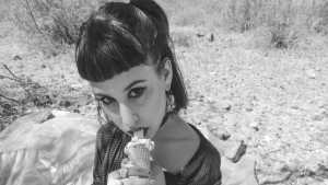 douxx-spectre-goth-sploshing-in-the-dese