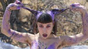douxx-spectre-goth-sploshing-in-the-dese