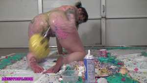 electricrainbow-cakes-herself-in-the-gar