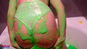 leda-gets-slimed-in-her-very-first-gunge