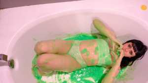 leda-gets-slimed-in-her-very-first-gunge