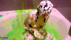 leda-gets-slimed-in-her-very-first-gunge