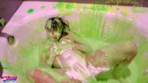 leda-gets-slimed-in-her-very-first-gunge