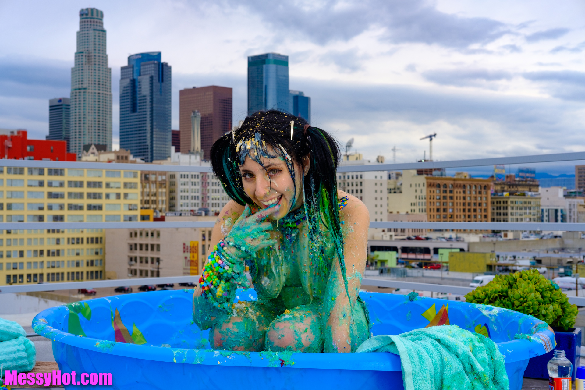 lum-makes-a-mess-on-the-rooftops-of-los_