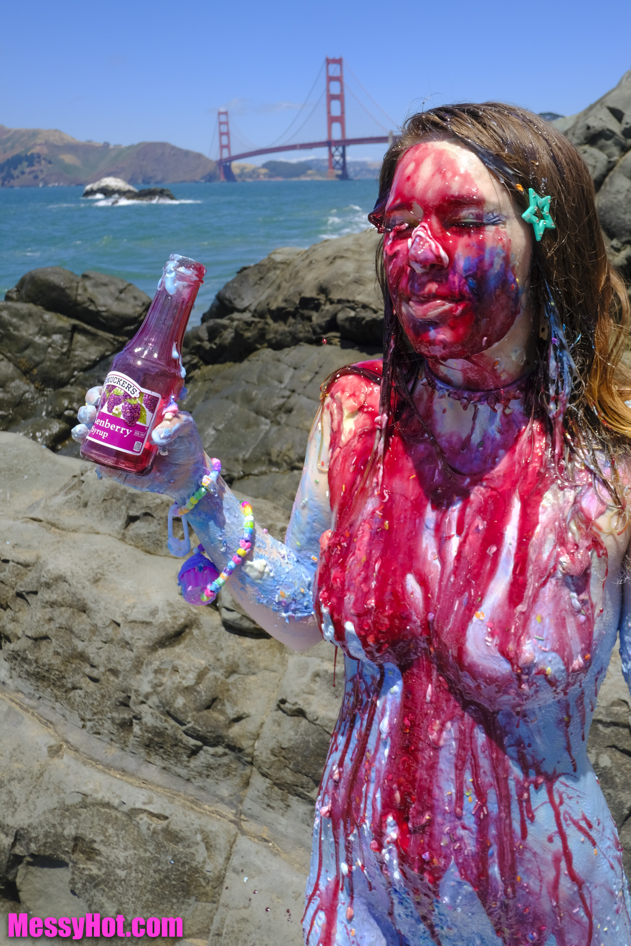 tigress-sploshing-by-the-golden-gate-bri