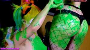 ultrahappy-and-harley-greens-a-clown-pai