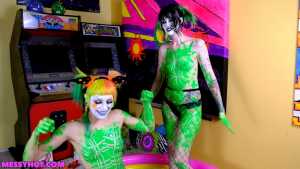 ultrahappy-and-harley-greens-a-clown-pai